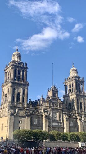 Disfruta de un recorrido guiado por el Zócalo capitalino